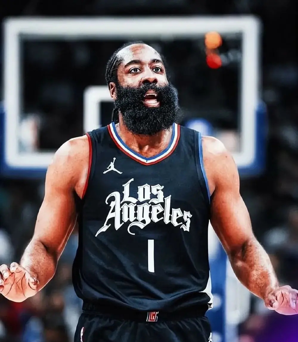 篮球明星宣布复出,球队士气大增 篮球明星宣布复出,球队士气大增