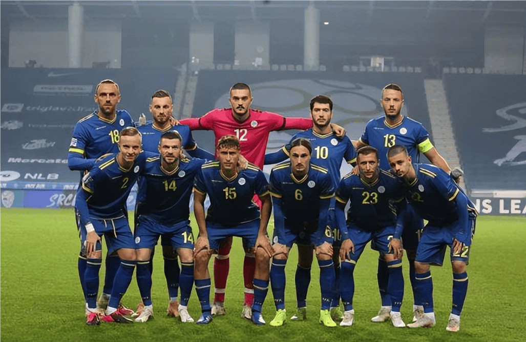 欧国联擂台赛中,球员拼尽全力争胜 欧国联擂台赛中,球员拼尽全力争胜