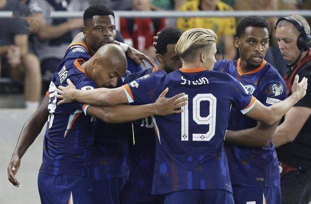 荷兰惊险战胜克罗地亚，晋级欧洲杯