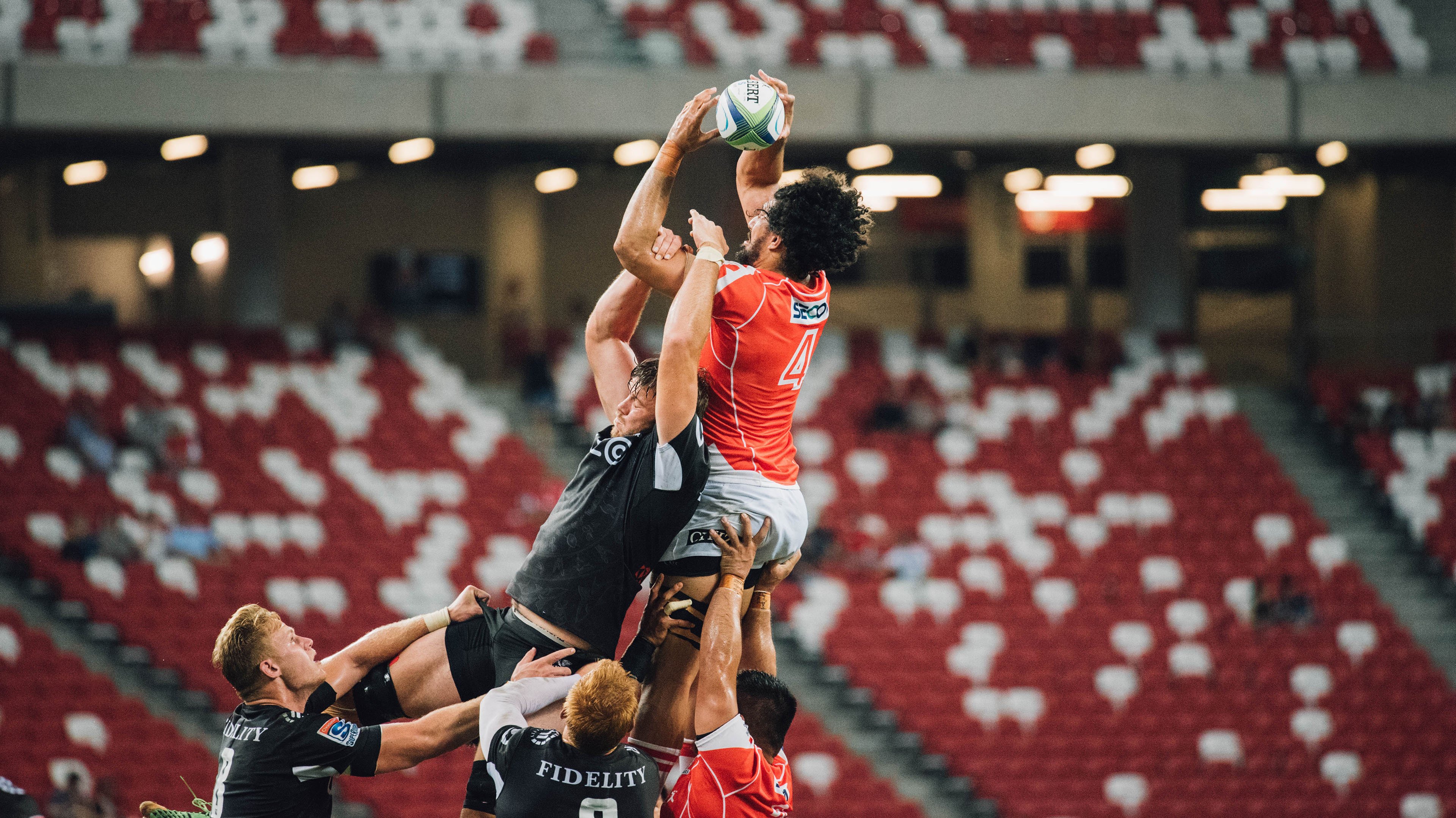 绝境双雄，安哥拉压哨奇迹与苏亚雷斯欧冠封神之夜